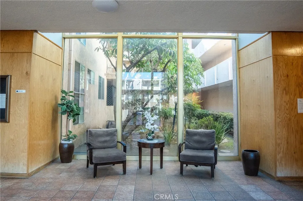 5429 Newcastle, Encino, California 91316 home-pic-20